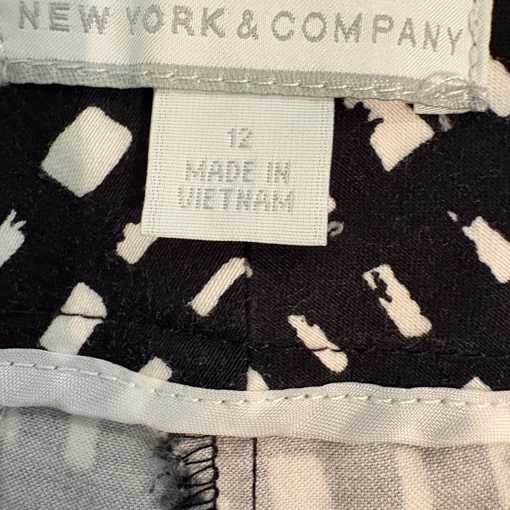New York & Company Black and White Patterned Women’s Shorts - Picture 9 of 11